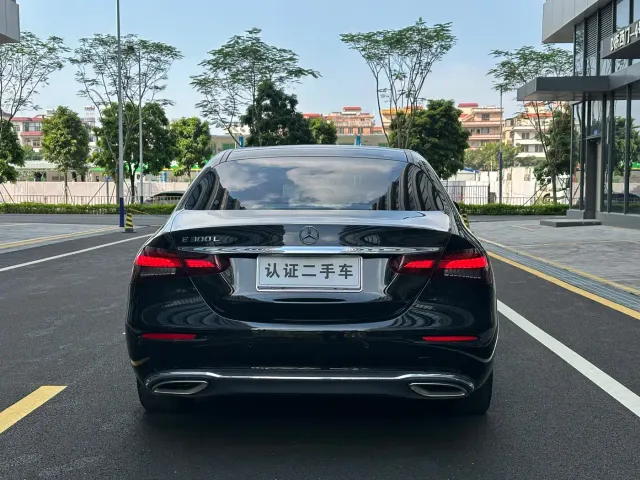 Mercedes-Benz E-Class — Фото автомобиля 4