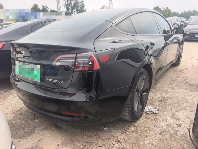 Tesla Model 3 — Фото автомобиля 10