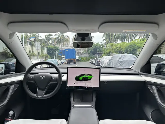 Tesla Model Y — Фото автомобиля 6