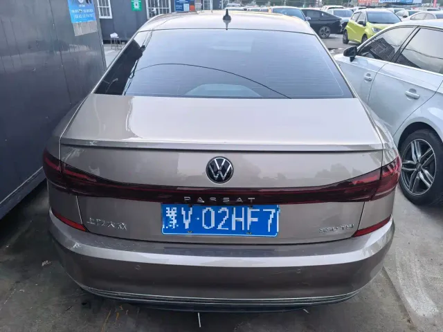 Volkswagen Passat — Фото автомобиля 13