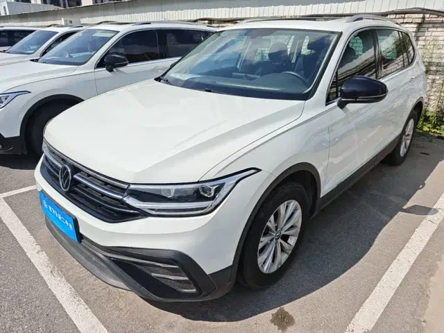 Фотография автомобиля — Volkswagen Tiguan L