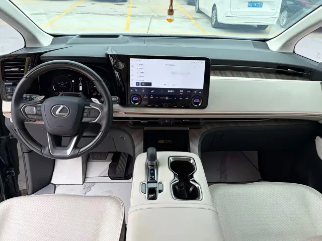 Lexus LM — Фото автомобиля 14