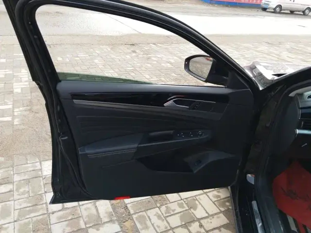 Volkswagen Passat — Фото автомобиля 7