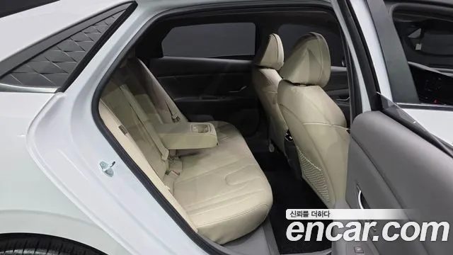 Hyundai Avante CN7 — Фото автомобиля 12