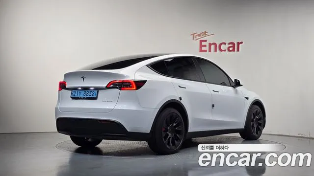 Tesla Model Y — Фото автомобиля 2