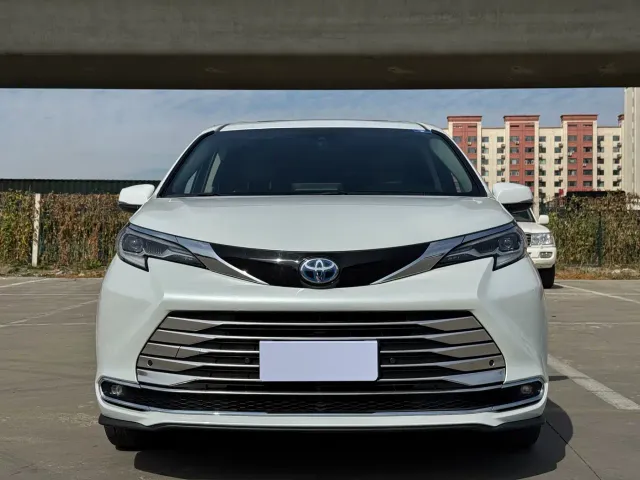Toyota Sienna — Фото автомобиля 2