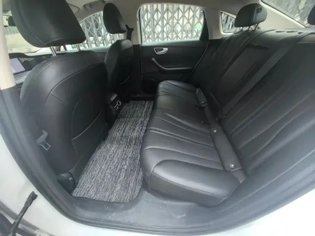 Roewe D7 — Фото автомобиля 10