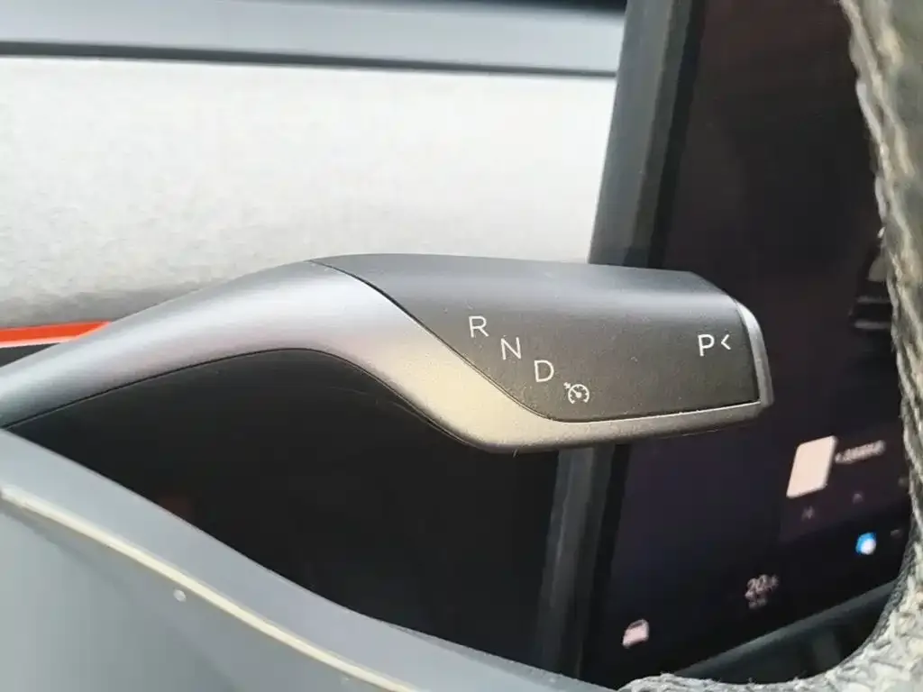 Tesla Model Y 2024 Rear-Wheel Drive Version — Фото автомобиля 13