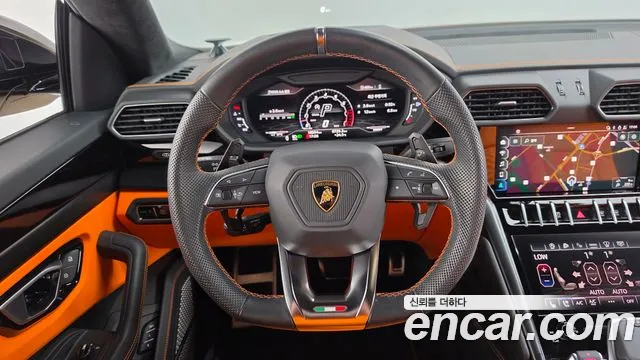 Lamborghini Urus — Фото автомобиля 13