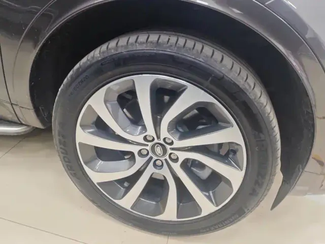 Land Rover Discovery Sport — Фото автомобиля 6