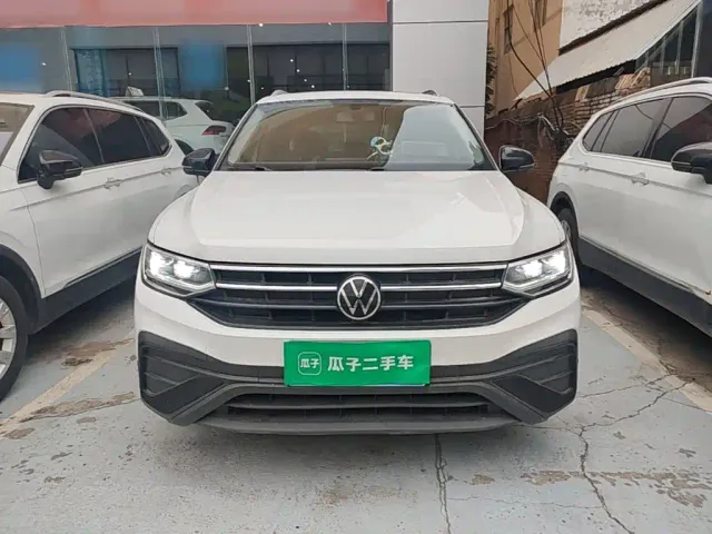 Volkswagen Tiguan L — Фото автомобиля 2