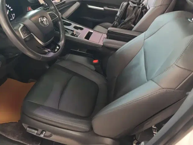Toyota Sienna — Фото автомобиля 14