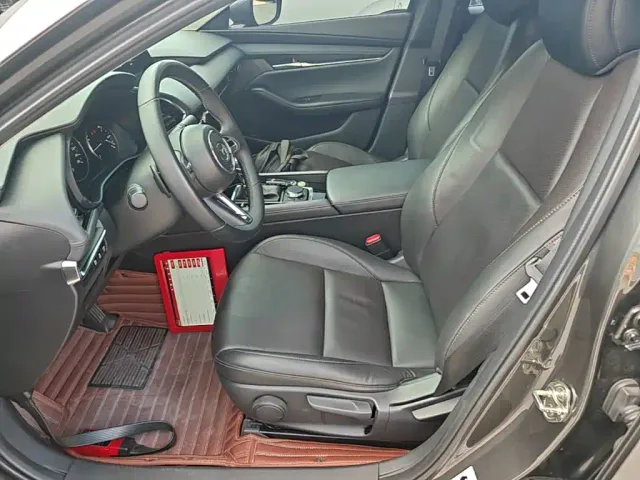 Mazda Axela — Фото автомобиля 14