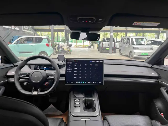 Xiaomi SU7 — Фото автомобиля 12