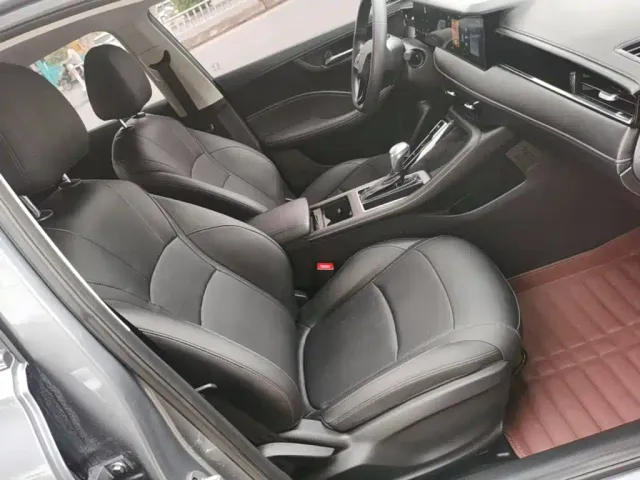 Roewe i5 — Фото автомобиля 24