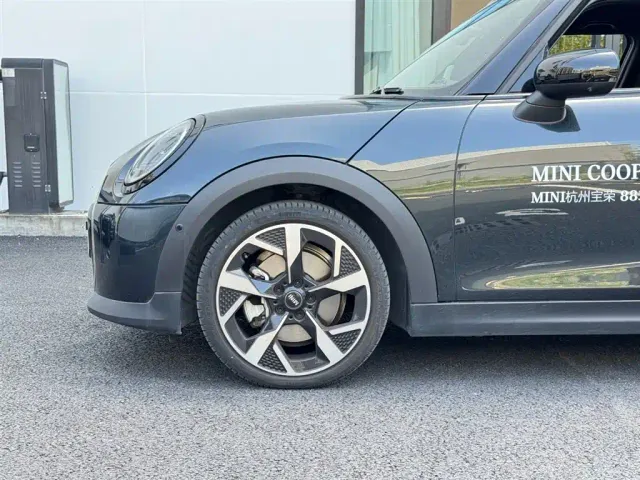 MINI Hatch — Фото автомобиля 2