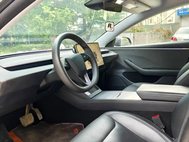 Tesla Model 3 — Фото автомобиля 4