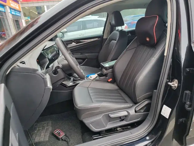 Volkswagen Passat — Фото автомобиля 14