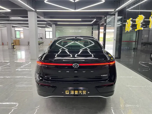 Toyota Crown SportCross — Фото автомобиля 4