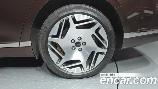 Genesis G90 Бензин 3.5 Turbo e-S/C AWD LWB — Фото автомобиля 19