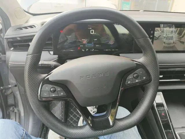 Roewe i5 — Фото автомобиля 10