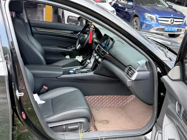 Honda Accord — Фото автомобиля 9