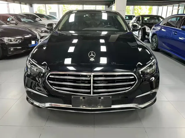 Mercedes-Benz E-Class — Фото автомобиля 2