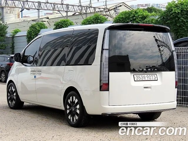 Hyundai Staria Staria L3.5 Lounge 7 мест — Фото автомобиля 3