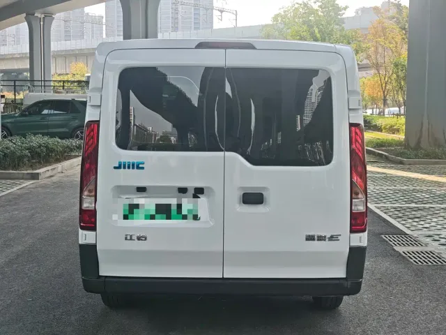JMC E-Fushun — Фото автомобиля 5