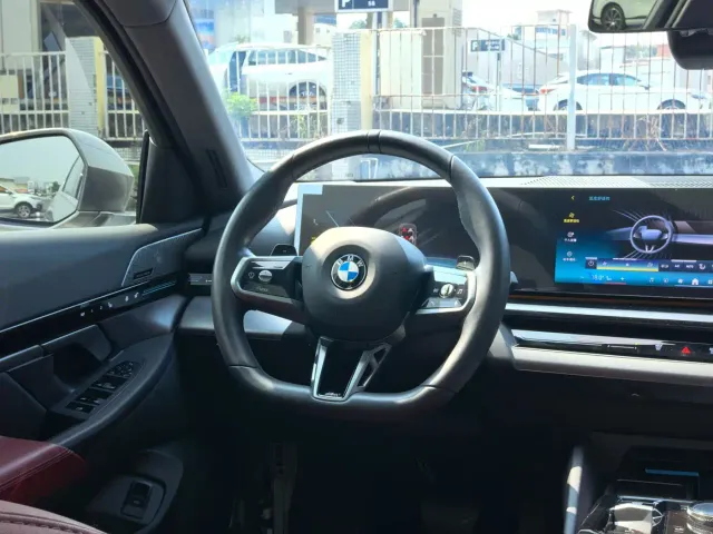 BMW 5 Series — Фото автомобиля 14