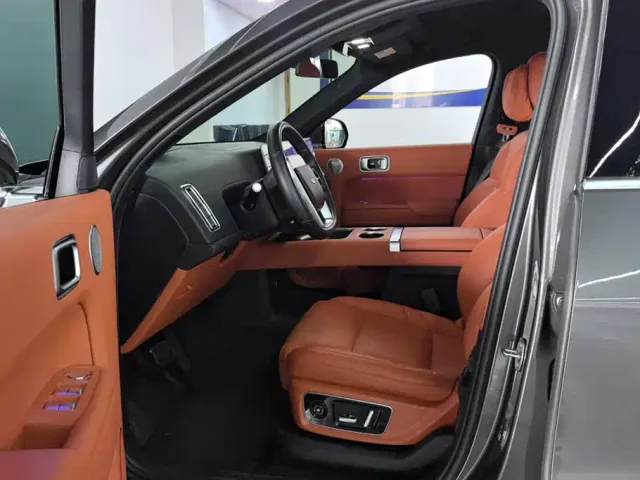 Li Auto L9 — Фото автомобиля 9