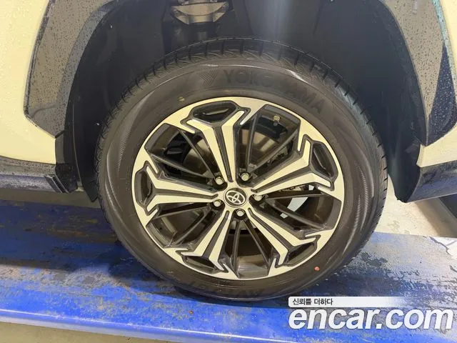 Toyota RAV4 — Фото автомобиля 15