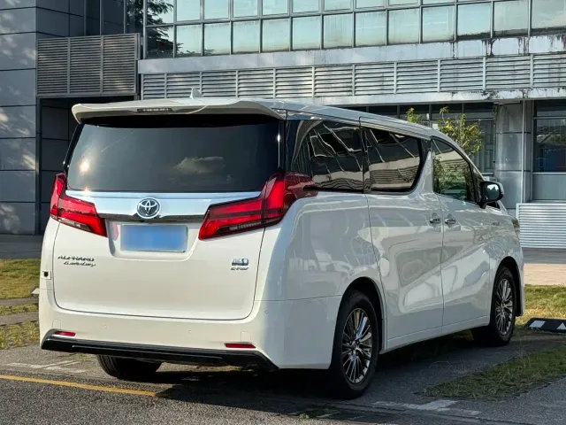 Toyota Alphard — Фото автомобиля 22