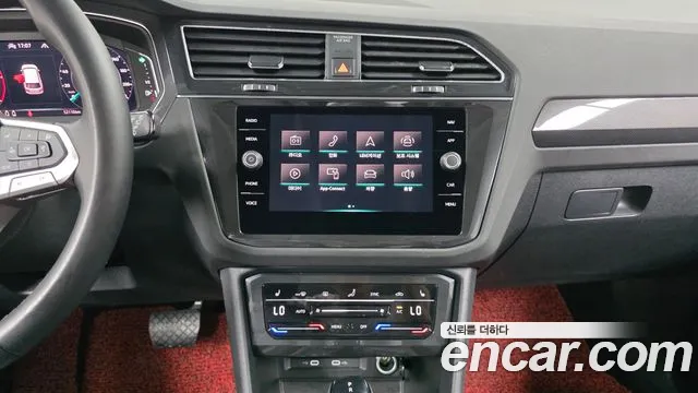 Volkswagen Tiguan Tiguan 2 поколение 2.0 TDI Premium — Фото автомобиля 20
