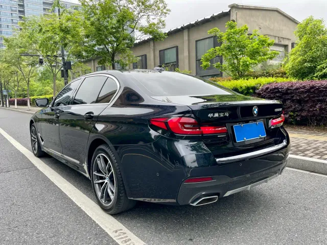 BMW 5 Series — Фото автомобиля 5