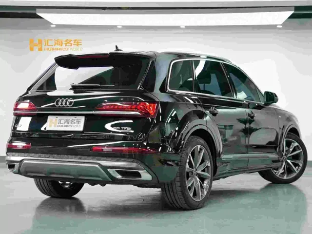 Audi Q7 — Фото автомобиля 4
