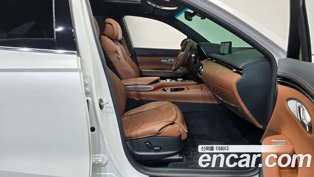 Genesis GV70 — Фото автомобиля 16