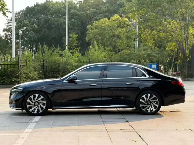 Mercedes-Benz E-Class — Фото автомобиля 3