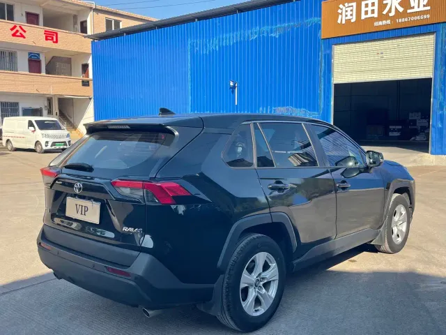 Toyota RAV4 — Фото автомобиля 5