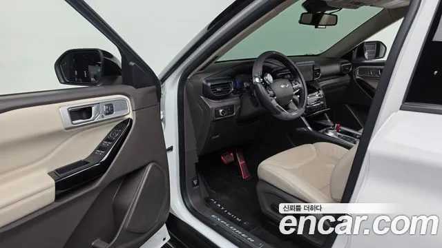 Ford Explorer Explorer 6 поколение 3.0 Platinum 4WD — Фото автомобиля 10