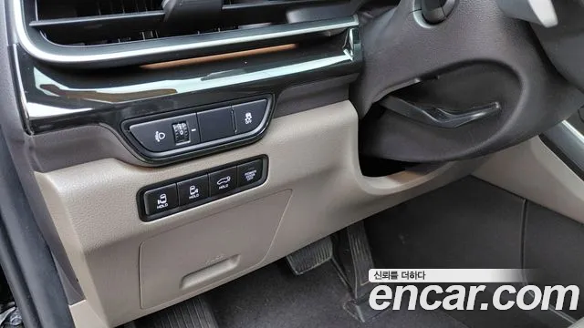 Kia Carnival Generation 4 — Фото автомобиля 30