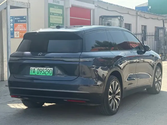 Nio ES8 — Фото автомобиля 16