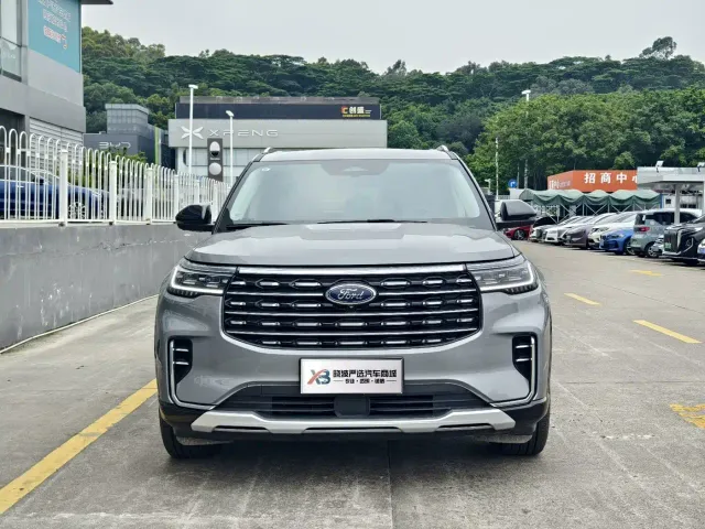 Ford Explorer — Фото автомобиля 2