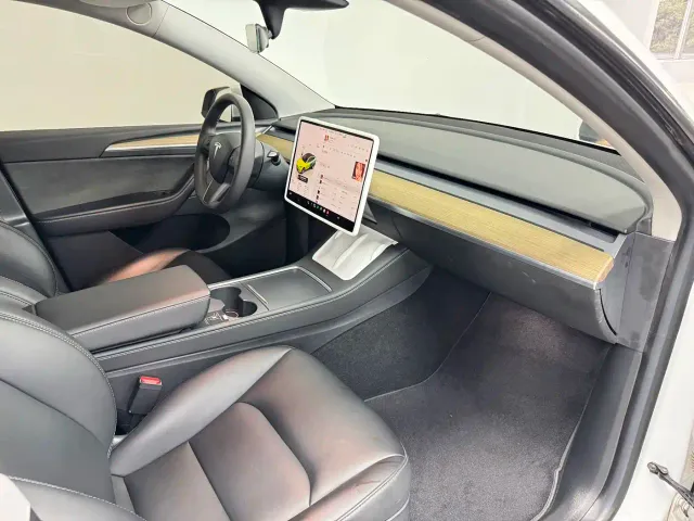 Tesla Model Y — Фото автомобиля 14