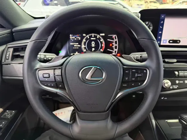 Lexus ES — Фото автомобиля 13