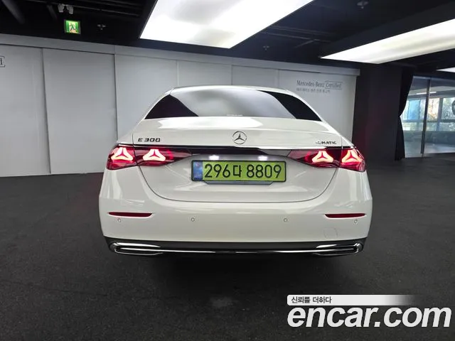Mercedes-Benz E-Class — Фото автомобиля 4