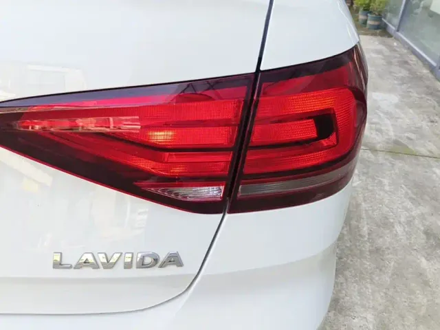 Volkswagen Lavida — Фото автомобиля 7