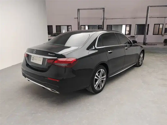 Mercedes-Benz E-Class — Фото автомобиля 12