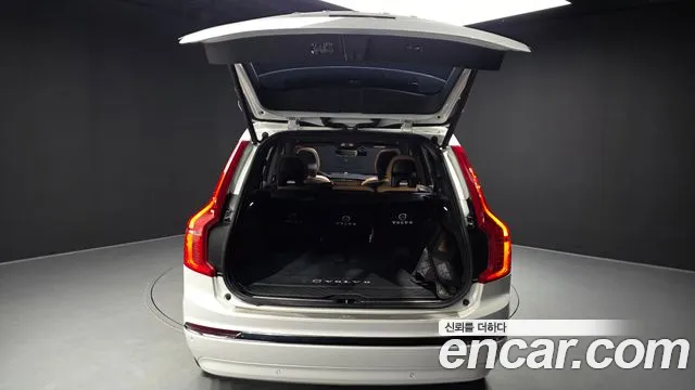 Volvo XC90 — Фото автомобиля 26
