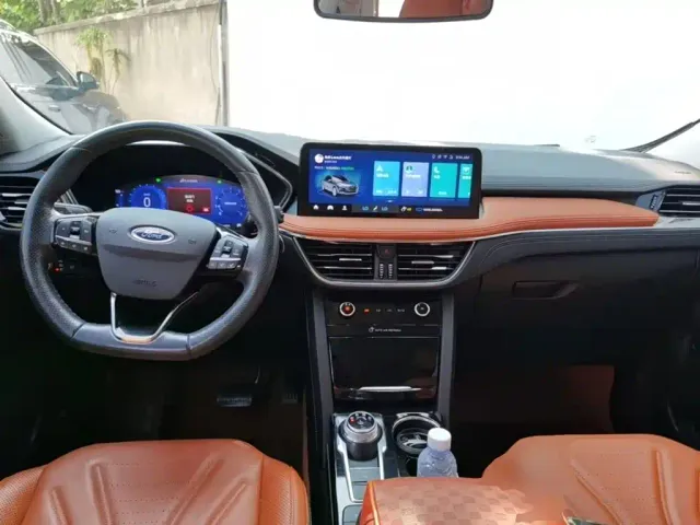 Ford Escape — Фото автомобиля 9